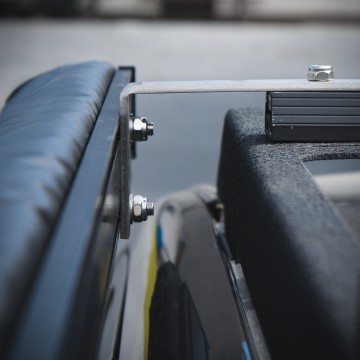 Element montażowy można montować wg instrukcji lub adekwatnie do bagażnika